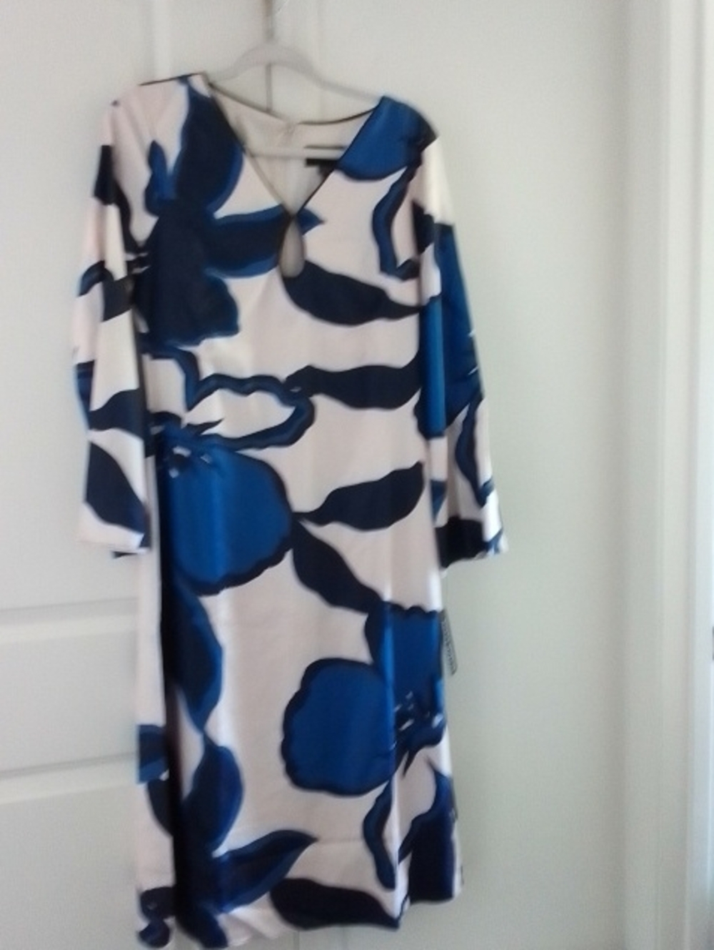 Donna Morgan Vneck Women's Blue Floral Keyhole Midi Dress